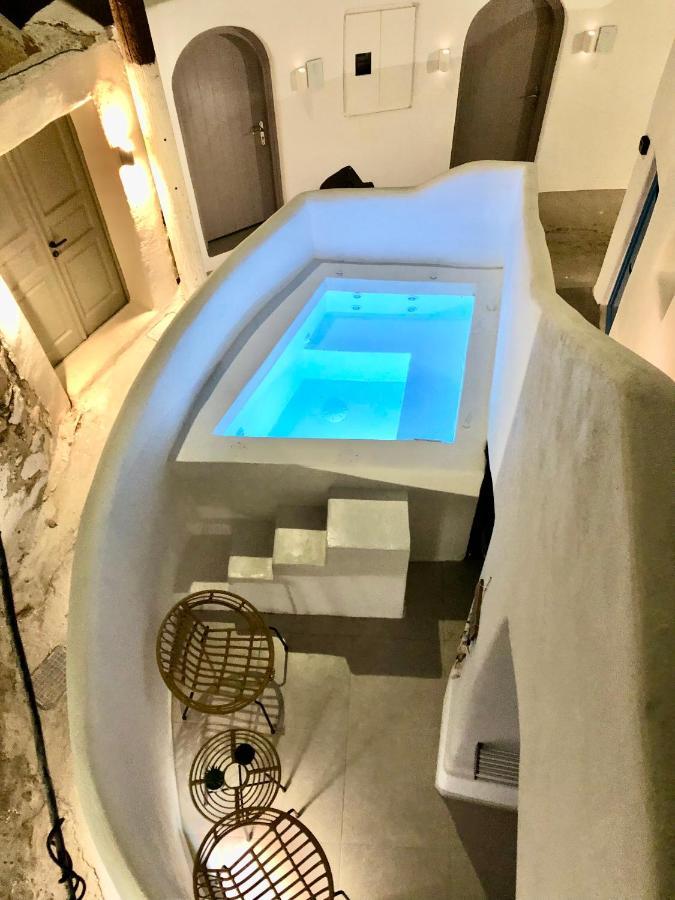 Oldtown Suites Fira エクステリア 写真